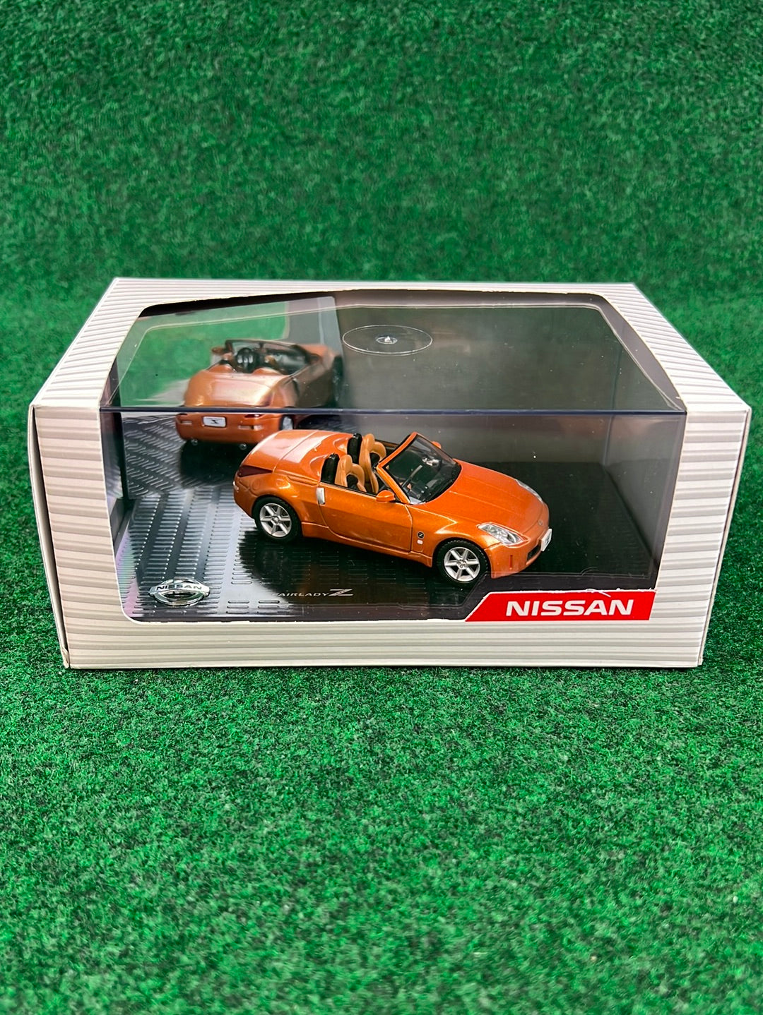 NISSAN Official - KYOSHO Produced: Nissan Z33 Fairlady Z Convertible - 1/43  Scale Diecast