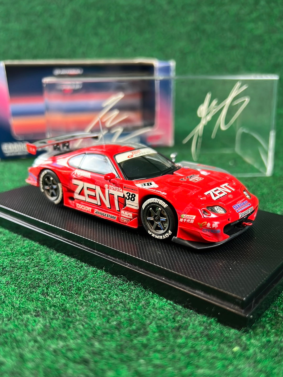 EBBRO - ZENT CERUMO 2005 Toyota Supra SuperGT GT500 Champion No.38 