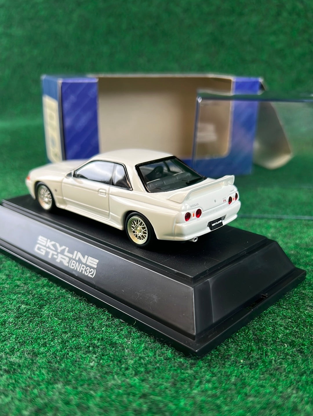 EBBRO Nissan Skyline R32 GTR White 1/43 Diecast – Stateside Garage