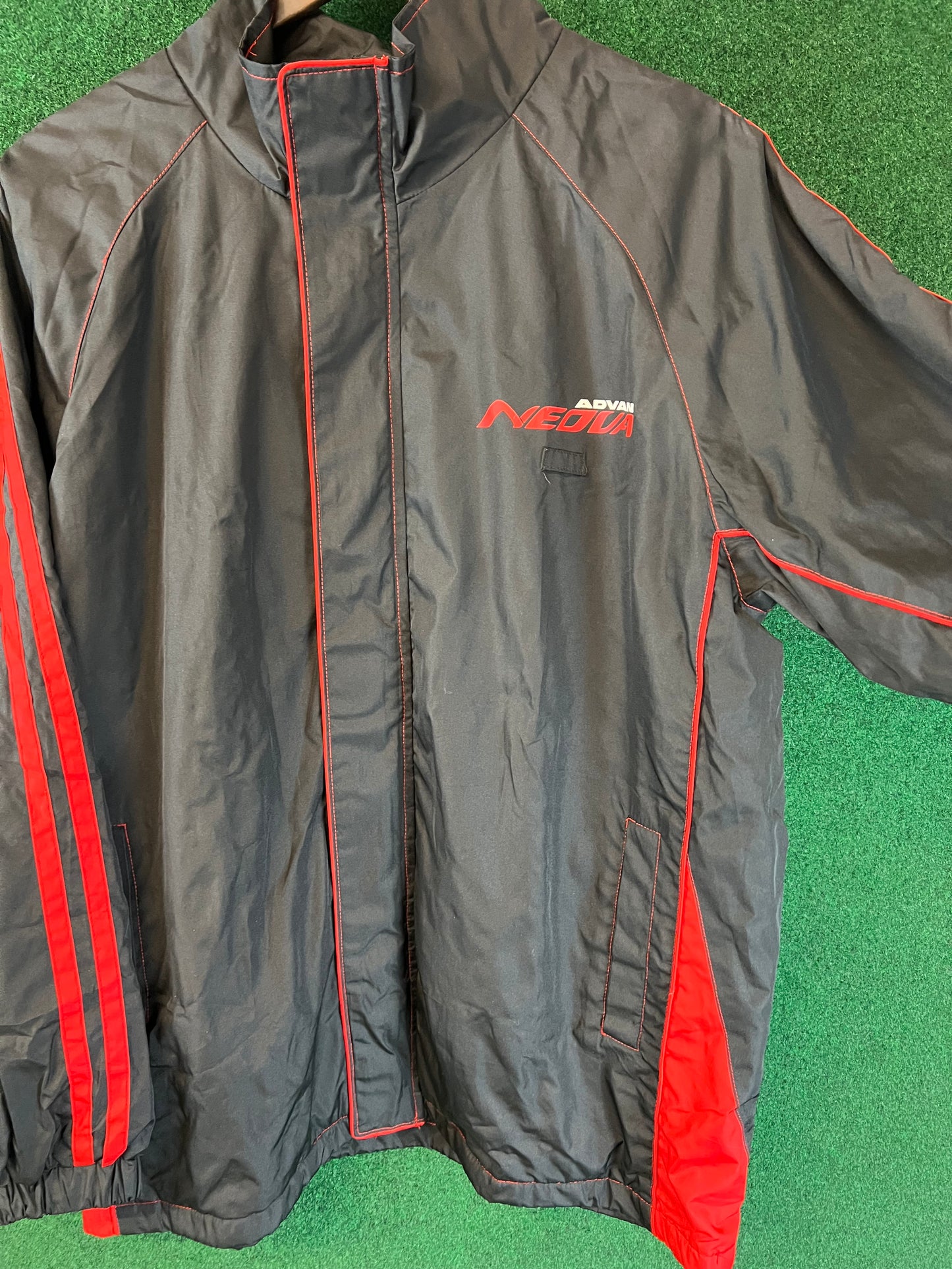 ADVAN NEOVA - Lightweight Insulated Windbreaker Black/Red Jacket