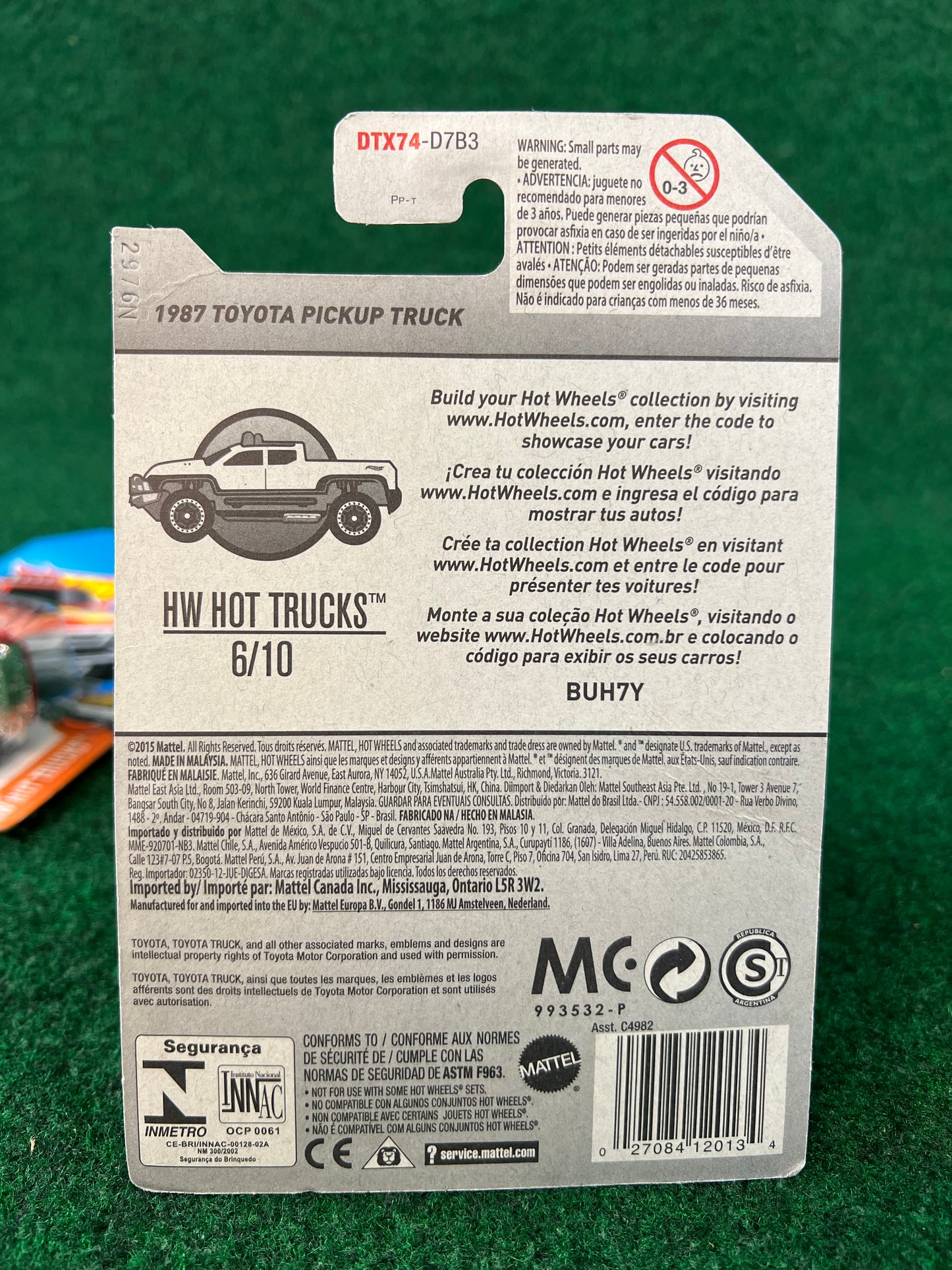 Hot Wheels - 1987 Toyota Pickup Truck Set of 2