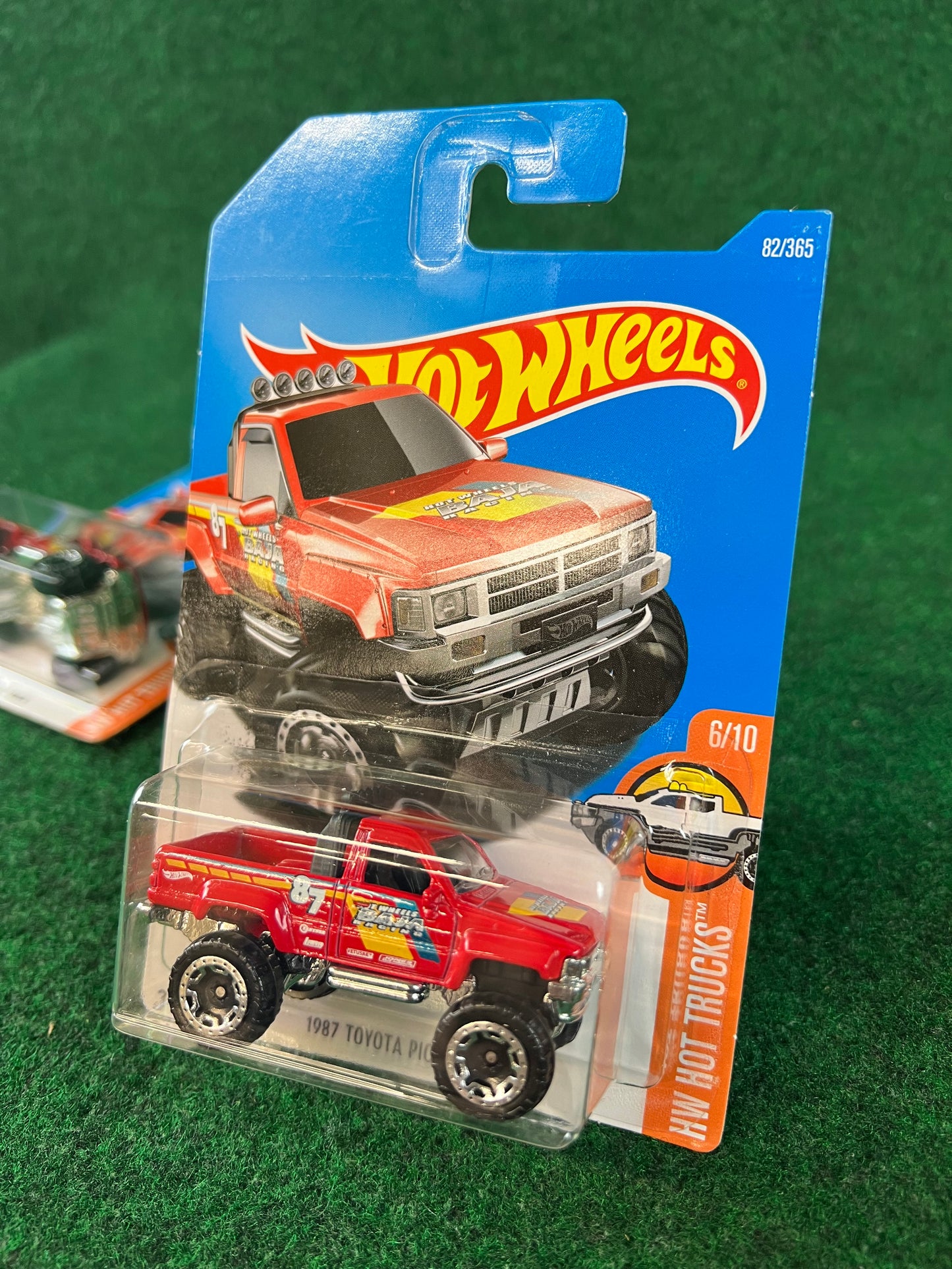 Hot Wheels - 1987 Toyota Pickup Truck Set of 2