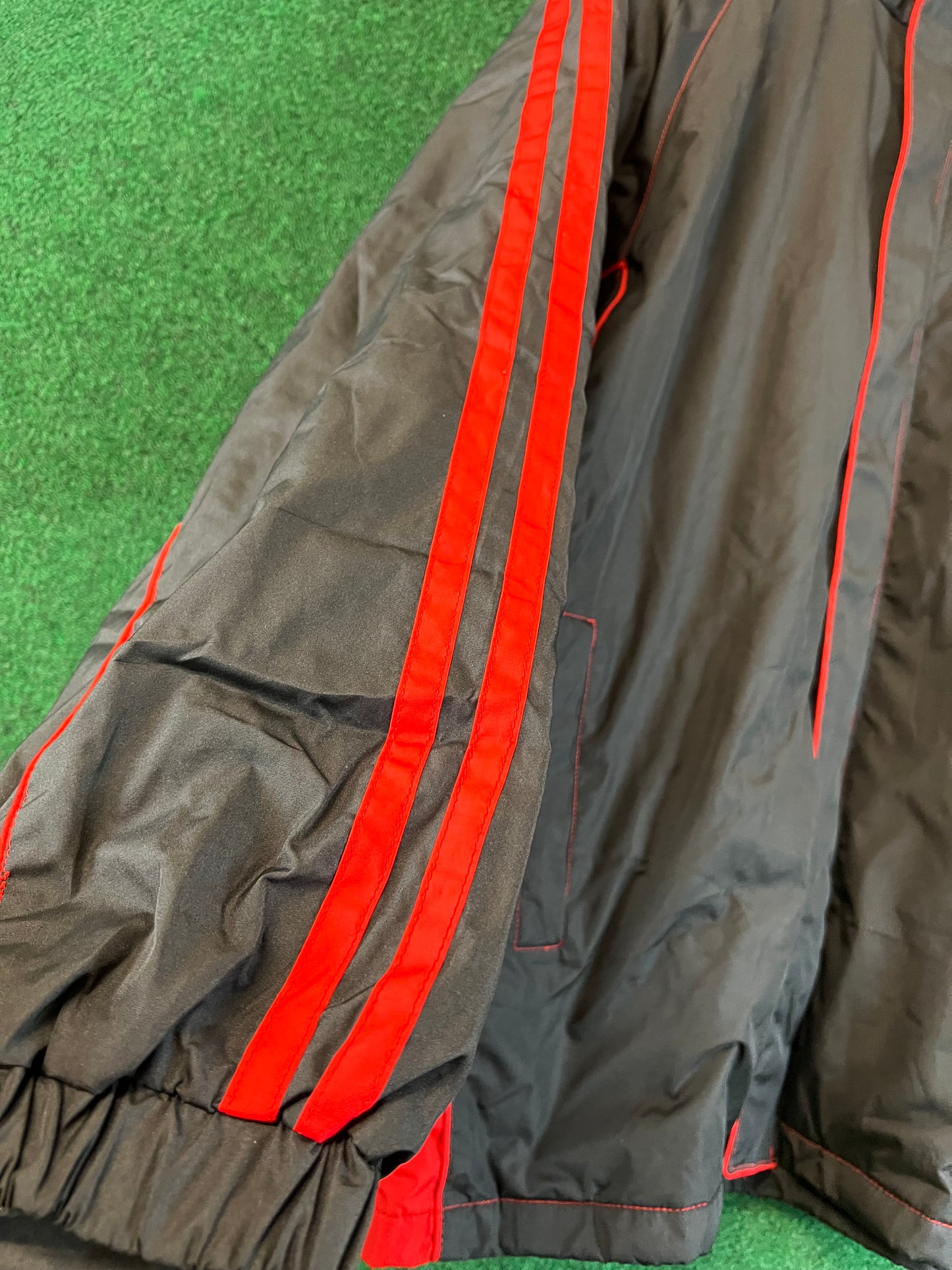 ADVAN NEOVA - Lightweight Insulated Windbreaker Black/Red Jacket