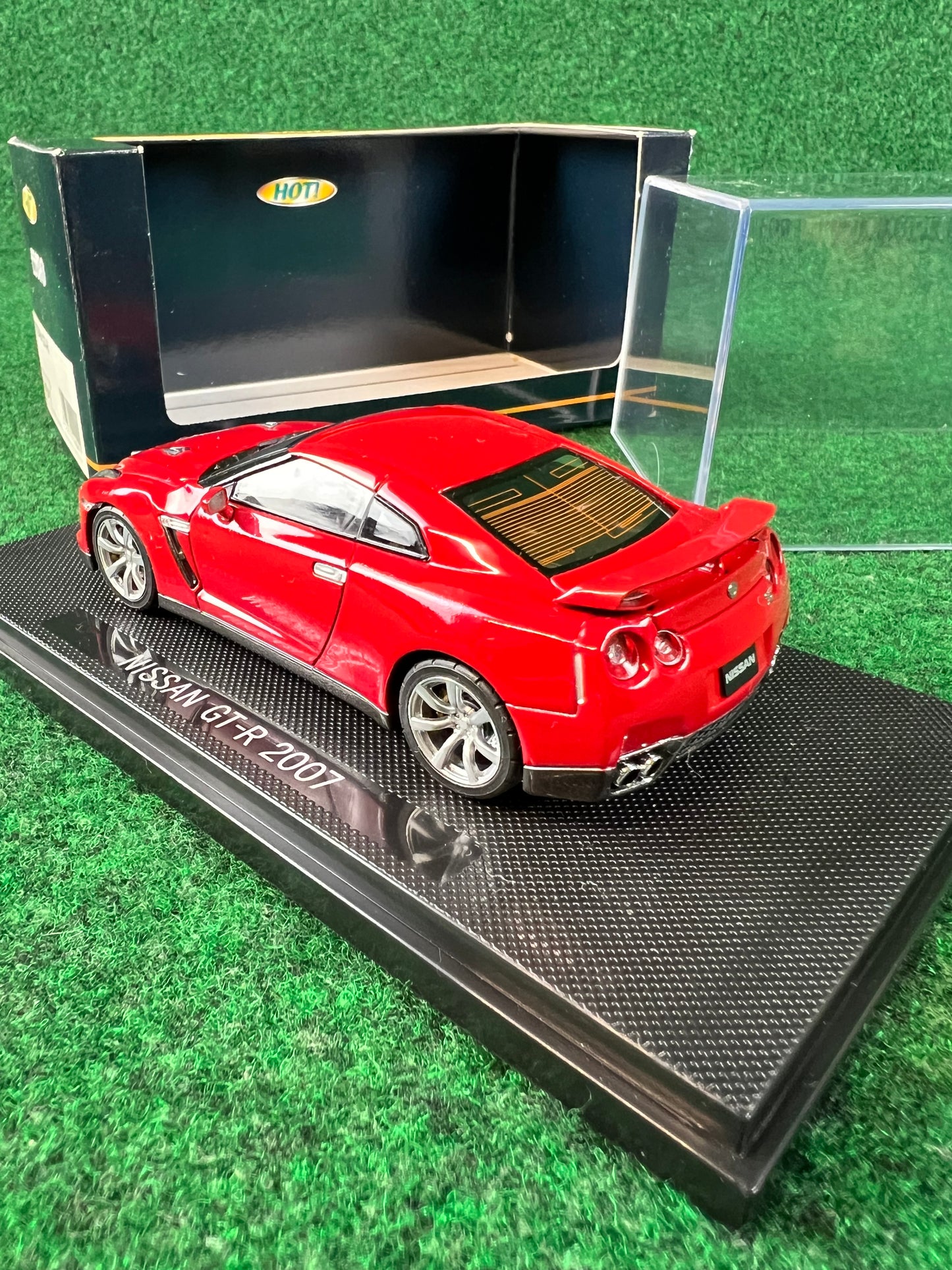 EBBRO HOT - Nissan R35 GT-R Red 1/43 Scale Diecast