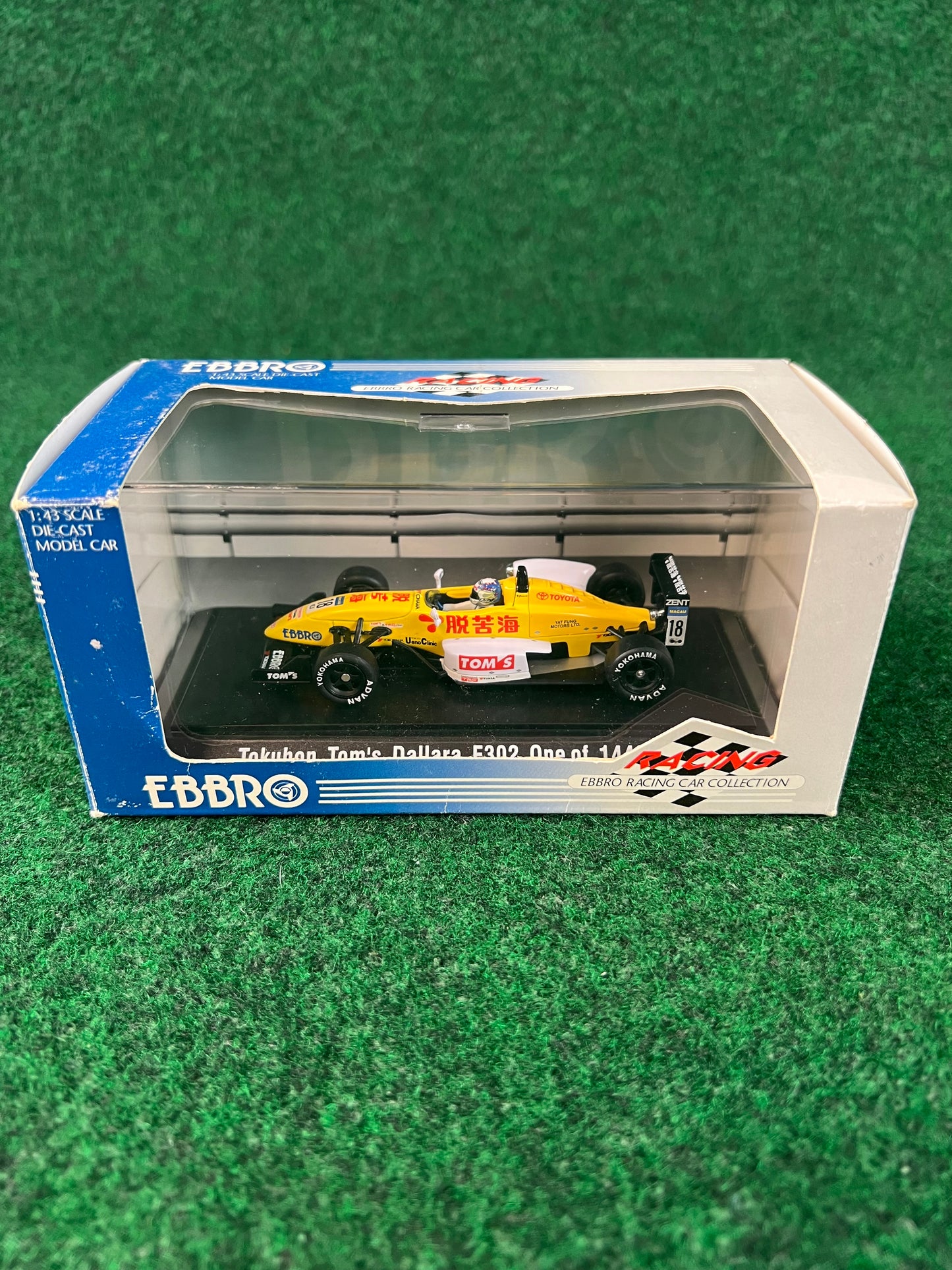 EBBRO - Tokuhon TOM'S Dallara F302 Formula 3 Macau GP 2002 No. 18 1/43 Scale Diecast