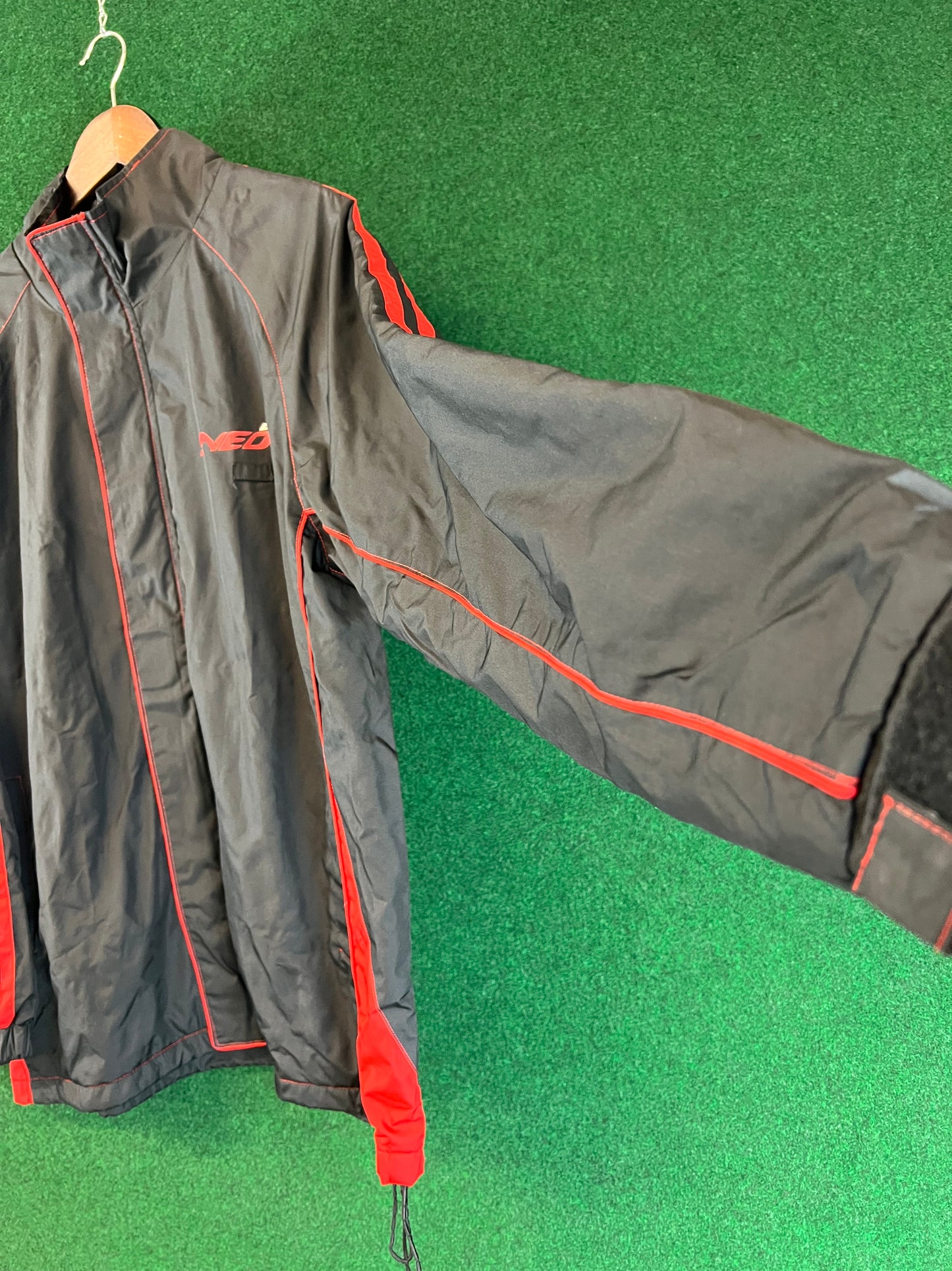 ADVAN NEOVA - Lightweight Insulated Windbreaker Black/Red Jacket