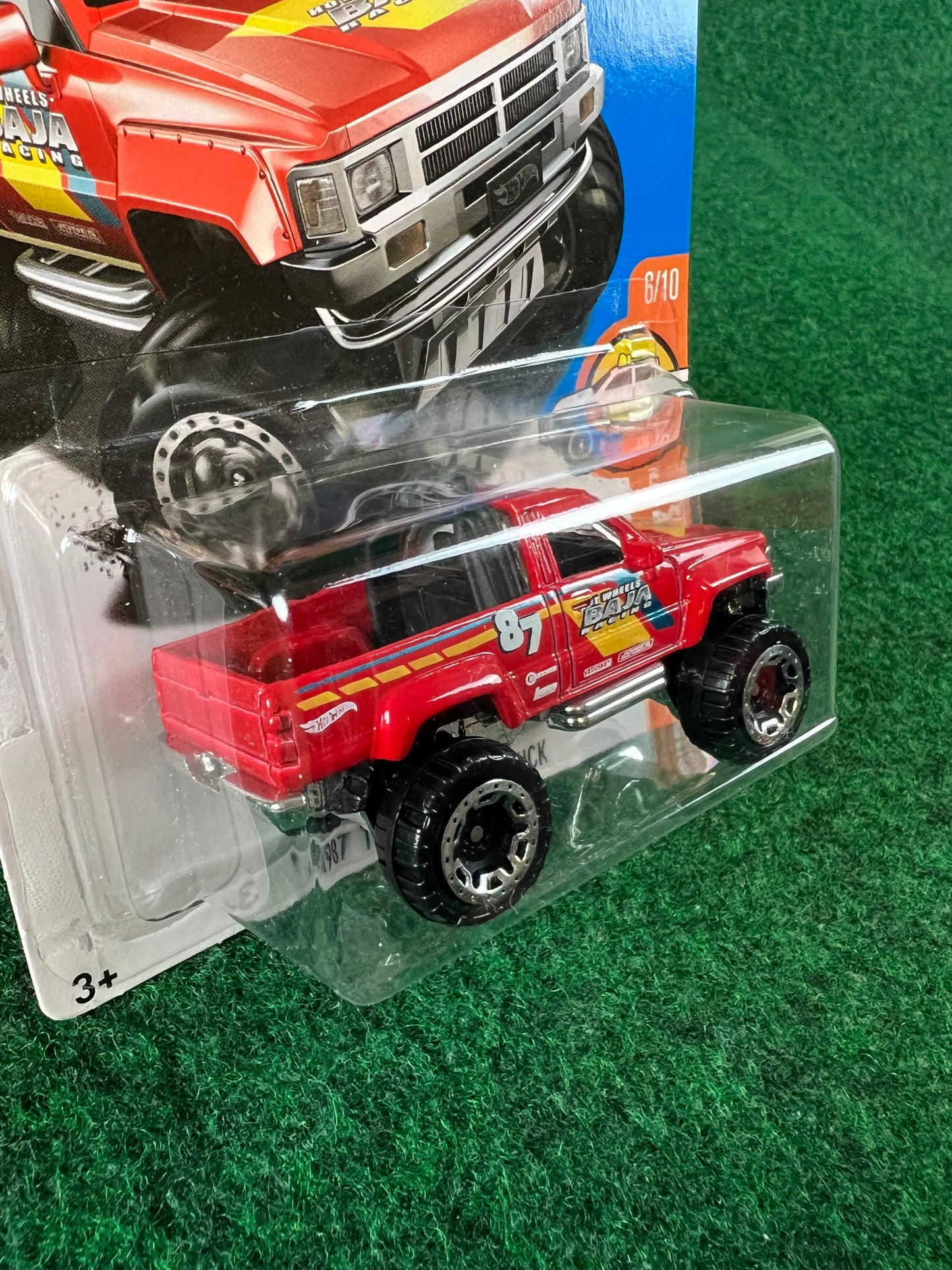 Hot Wheels - 1987 Toyota Pickup Truck Set of 2