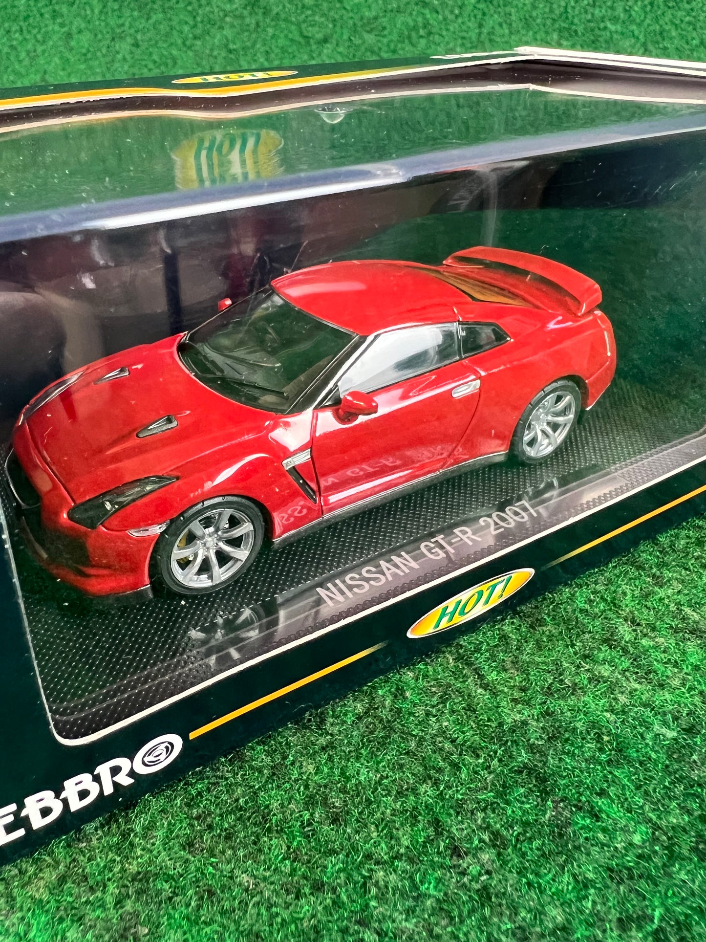 EBBRO HOT - Nissan R35 GT-R Red 1/43 Scale Diecast