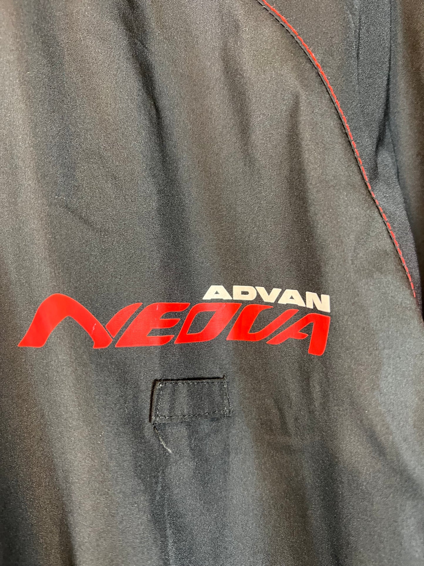 ADVAN NEOVA - Lightweight Insulated Windbreaker Black/Red Jacket