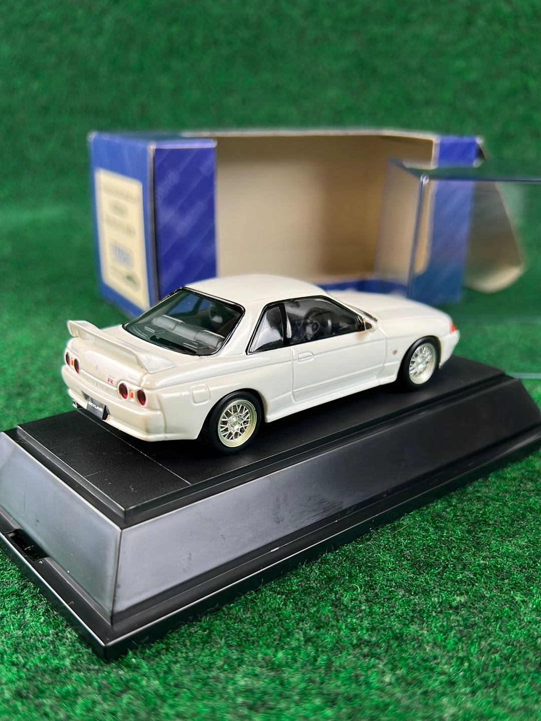 R32 diecast best sale