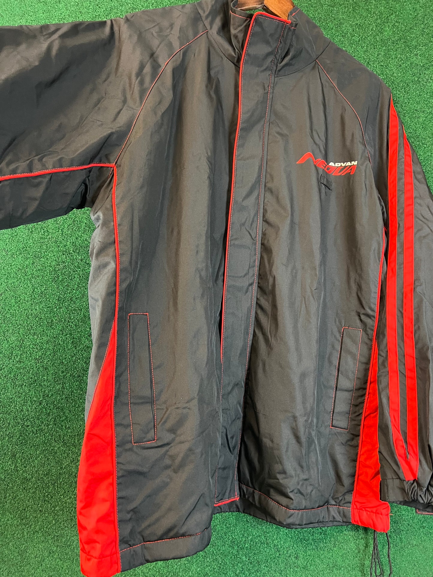 ADVAN NEOVA - Lightweight Insulated Windbreaker Black/Red Jacket